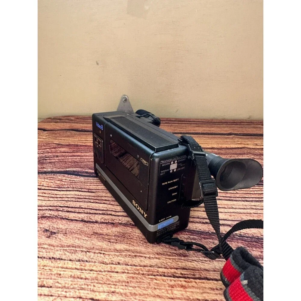 Vintage Sony Video 8 Handycam CCD-M8u with Case *UNTESTED*